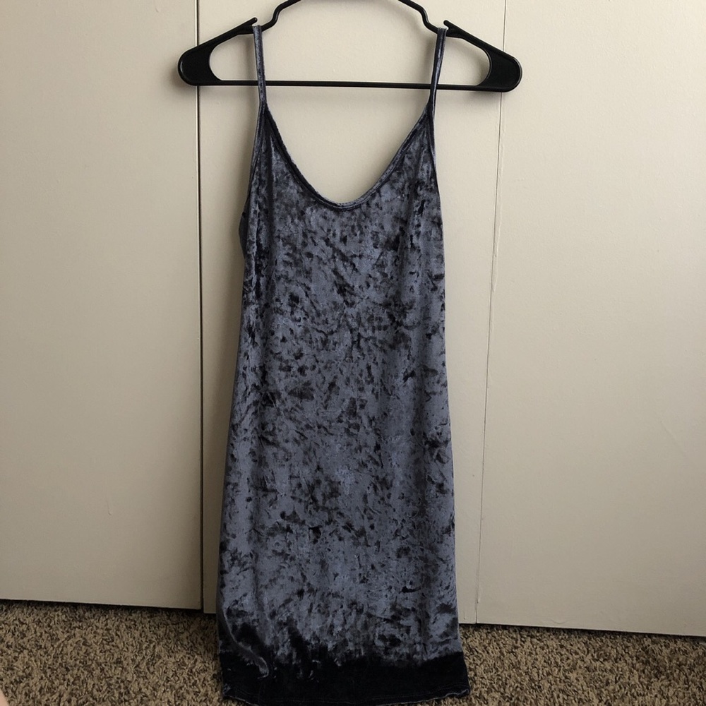 Fashion Nova velvet body con dress
